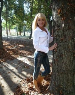 Сладкая блондинка приглашает развлечься и поэкспериментировать парней в Курске Сладкая блондинка приглашает развлечься и поэкспериментировать парней в Курске