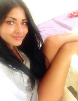 Полненькая брюнеточка из Москвы займется страстным сексом с парнем Полненькая брюнеточка из Москвы займется страстным сексом с парнем