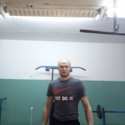 Милый, воспитанный хочет встретиться для расслабления в своей машине с девушкой Милый, воспитанный хочет встретиться для расслабления в своей машине с девушкой